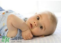 夏天寶寶睡覺穿什么好？夏天寶寶睡覺能光著睡嗎？