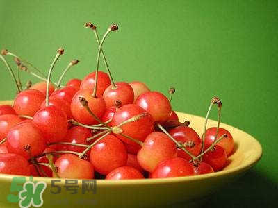 哺乳期能吃櫻桃嗎？哺乳期吃櫻桃寶寶會(huì)上火嗎？