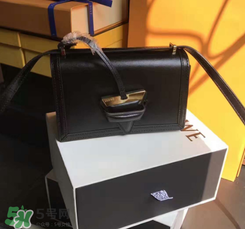 loewe三角包正品多少錢？羅意威巴塞羅那三角包專柜價(jià)格