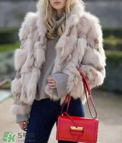 loewe三角包正品多少錢？羅意威巴塞羅那三角包專柜價(jià)格