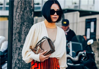 loewe三角包正品多少錢？羅意威巴塞羅那三角包專柜價(jià)格