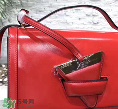 loewe三角包怎么看真假？羅意威巴塞羅那三角包真假辨別