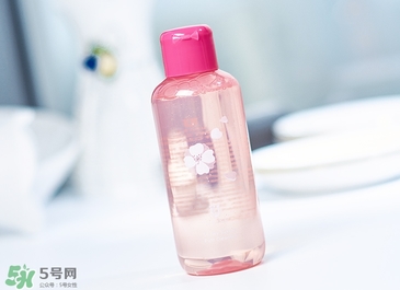 ?ukiss悠珂思和大創(chuàng)粉撲清洗劑哪個(gè)好？悠珂思和大創(chuàng)清洗劑對(duì)比