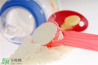 怎樣給寶寶選擇合適的奶粉段數(shù) 了解寶寶的需求 怎樣給寶寶選擇合適的奶粉段數(shù) 了解寶寶的需求