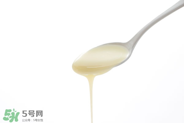 怎樣給寶寶選擇合適的奶粉段數(shù) 了解寶寶的需求 怎樣給寶寶選擇合適的奶粉段數(shù) 了解寶寶的需求