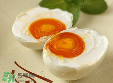 咸鴨蛋放久了還能吃嗎？咸鴨蛋放臭了還能吃嗎？