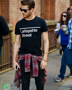 為什么黑色衣服會變紅？黑色衣服變紅了怎么辦？