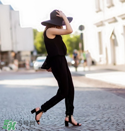 為什么黑色衣服會變紅？黑色衣服變紅了怎么辦？