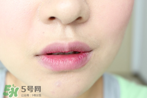 染唇液怎么用？染唇液使用方法