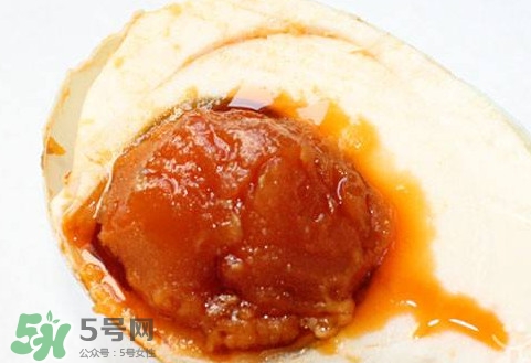 咸鴨蛋為什么會出油？咸鴨蛋為什么有油