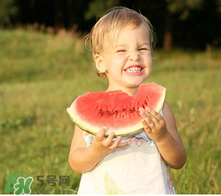 寶寶發(fā)燒時(shí)能吃西瓜嗎？寶寶咳嗽能不能吃西瓜？