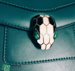 寶格麗蛇頭包怎么看真假？寶格麗蛇頭包真假鑒定