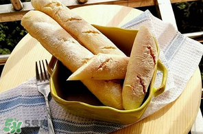 法棍面包怎么吃？法棍面包的做法