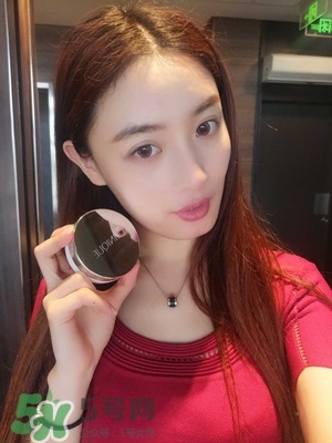 倩碧輕透冰氣墊bb霜色號(hào)_倩碧輕透冰氣墊bb霜試色圖 倩碧輕透冰氣墊bb霜色號(hào)_倩碧輕透冰氣墊bb霜試色圖