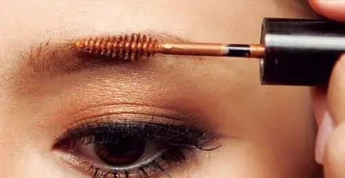 眉膠好還是染眉膏好用？眉膠和染眉膏區(qū)別