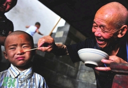 端午節(jié)雄黃酒應(yīng)該怎么用？雄黃酒的功效與作用