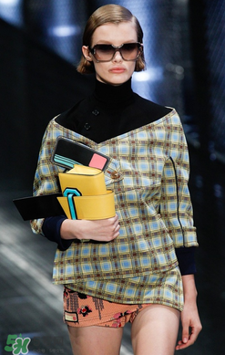 prada ribbon尺寸多大？普拉達(dá)舌頭包尺寸介紹