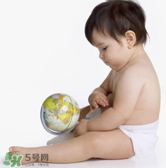 寶寶坐不穩(wěn)的原因 寶寶為什么會坐不穩(wěn)呢？