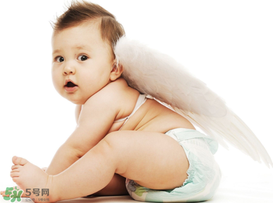 寶寶坐不穩(wěn)的原因 寶寶為什么會坐不穩(wěn)呢？