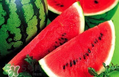 西瓜不能和什么一起吃？西瓜不能與什么同食？