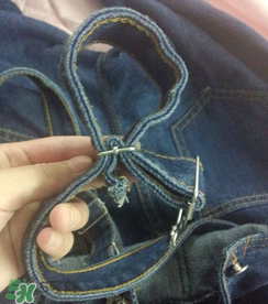 背帶褲的扣子怎么裝？背帶褲扣子安裝步驟圖