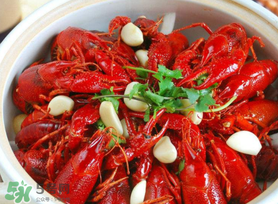 油燜大蝦什么人不能吃？吃油燜大蝦的注意事項 