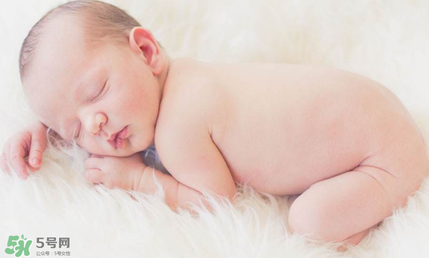 夏天寶寶出生該準(zhǔn)備什么？夏季待產(chǎn)包的特點(diǎn)