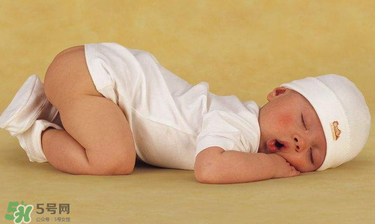 夏天寶寶出生該準(zhǔn)備什么？夏季待產(chǎn)包的特點(diǎn)