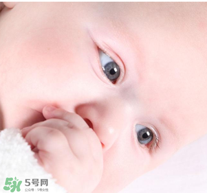 嬰兒視力發(fā)育過程圖 嬰兒視力發(fā)育如何促進 嬰兒視力發(fā)育過程圖 嬰兒視力發(fā)育如何促進