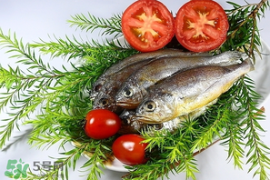 小黃魚不能和什么一起吃？小黃魚和什么相克？