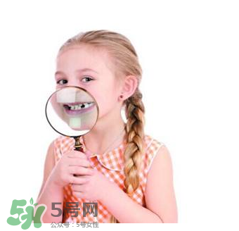 寶寶換牙可以吃糖嗎？小孩換牙期間能不能吃糖？