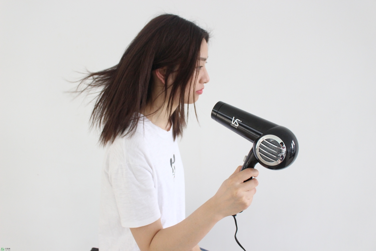 吹風(fēng)機(jī)什么牌子的好 9個(gè)熱門吹風(fēng)機(jī)評(píng)測(cè)貴就好用嗎 吹風(fēng)機(jī)什么牌子的好 9個(gè)熱門吹風(fēng)機(jī)評(píng)測(cè)貴就好用嗎