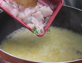 最簡(jiǎn)單的酸菜魚怎么做？正宗川菜酸菜魚的做法