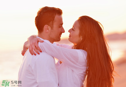 單身戒指戴哪個(gè)手指？單身戒指的戴法