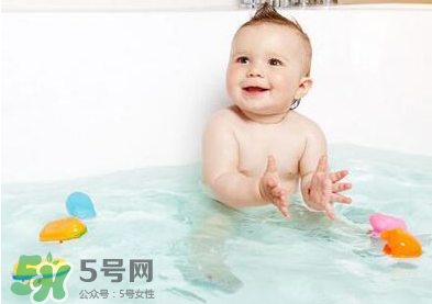 寶寶可以用金銀花水洗澡嗎？金銀花水洗澡好嗎?