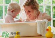 寶寶可以用金銀花水洗澡嗎？金銀花水洗澡好嗎?