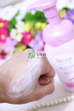 碧柔卸妝水和卸妝乳哪個(gè)好？碧柔卸妝水和卸妝乳選擇