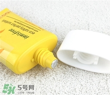 悅詩(shī)風(fēng)吟防曬霜要卸妝嗎?悅詩(shī)風(fēng)吟防曬霜防水嗎? 悅詩(shī)風(fēng)吟防曬霜要卸妝嗎?悅詩(shī)風(fēng)吟防曬霜防水嗎?