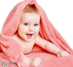 寶寶指甲里的臟東西該怎么處理？寶寶指甲臟怎么辦？