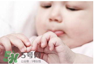 寶寶指甲凹凸不平是什么原因？寶寶指甲凹凸不平正常嗎？