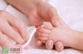 寶寶指甲多久剪一次？寶寶指甲多大可以剪？