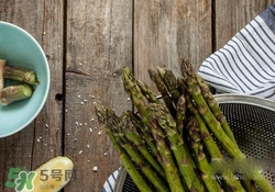 蘆筍焯水幾分鐘可以吃？蘆筍要焯水幾分鐘