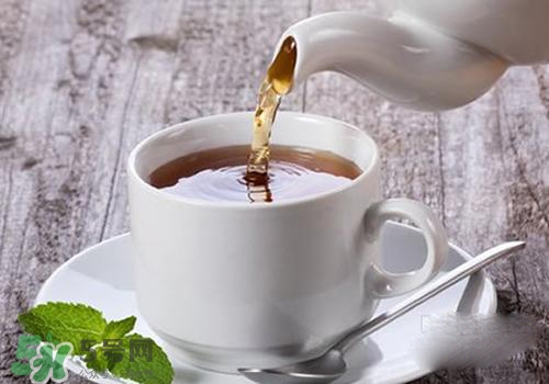 胃脹氣可以喝蜂蜜水嗎？胃脹氣可不可以喝蜂蜜水？