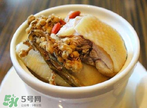 枇杷花怎么煲湯？枇杷花煲湯搭配什么最佳？