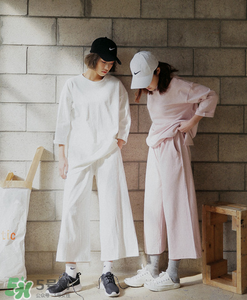 粉色闊腿褲配什么鞋子？粉色闊腿褲搭配鞋子圖片