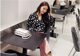 粉色闊腿褲配什么鞋子？粉色闊腿褲搭配鞋子圖片