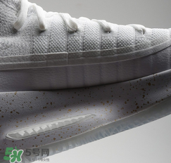 under armour curry4怎么樣？庫里第四代簽名鞋總決賽戰(zhàn)靴細(xì)節(jié)諜照