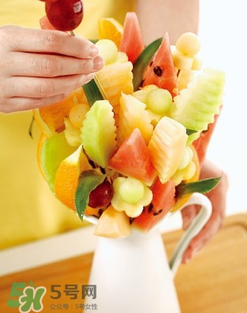 水果拼盤(pán)怎么做？水果拼盤(pán)需要什么材料