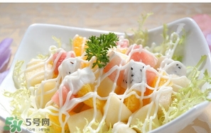 水果沙拉放酸奶還是沙拉醬好？蔬菜沙拉用什么沙拉醬？