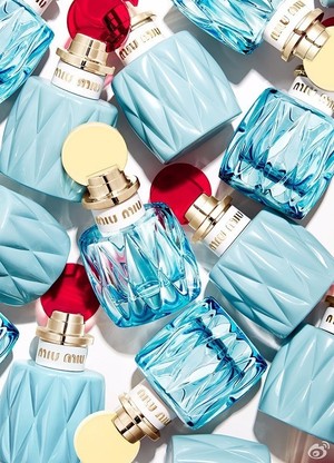 miumiu繆繆2017新款香水和老款香水哪個(gè)好_對比 miumiu繆繆2017新款香水和老款香水哪個(gè)好_對比